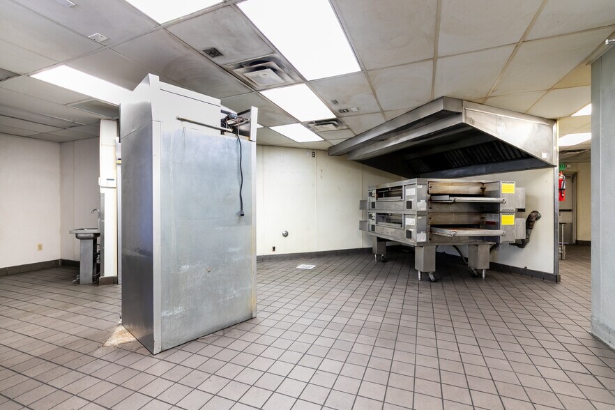 More Photos Of 1433 E Route 66, Glendora Unknown For Lease