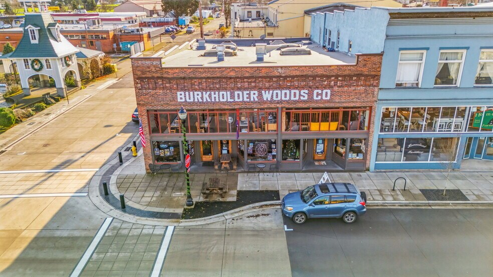 More Photos Of 657 E Main St, Cottage Grove Restaurant For Sale