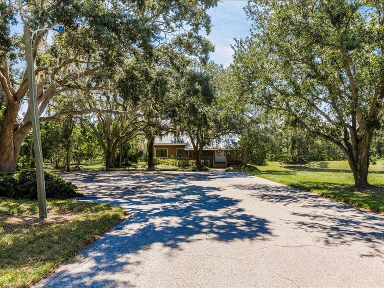 More Photos Of 13225 FL-64, Bradenton Loft Creative Space For Sale