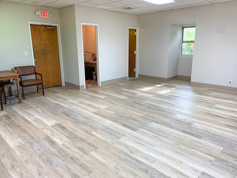 More Photos Of 266 White Plains Rd, Eastchester Office For Sale