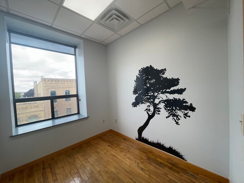 More Photos Of 600 S Main St, Oshkosh Office For Lease