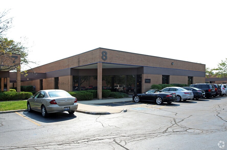 More Photos Of 425 Huehl Rd, Northbrook Light Distribution For Sale