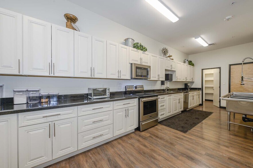 More Photos Of 1620 N 48th St, Phoenix Healthcare For Sale