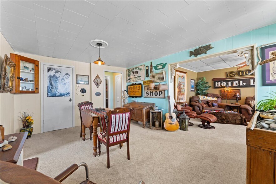 More Photos Of 517 Milwaukee St, Kewaunee General Retail For Sale
