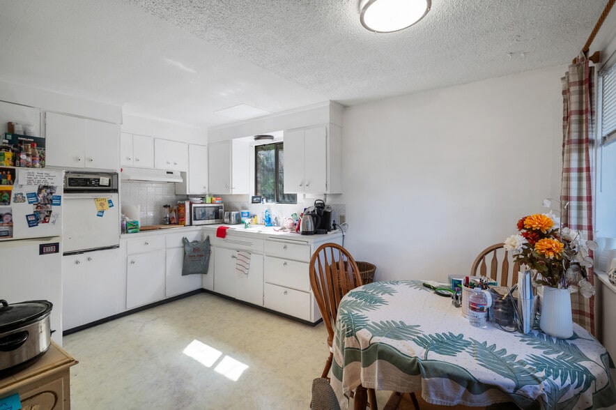 More Photos Of 324 3rd Ave S, Edmonds Apartments For Sale