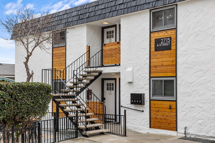 More Photos Of 2715 A St, San Diego Apartments For Sale