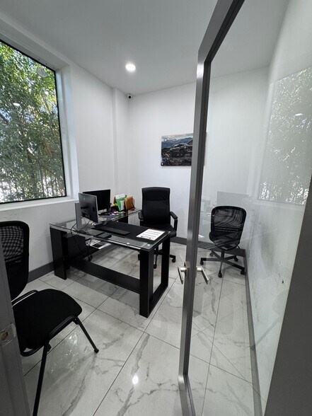 More Photos Of 19001 NW 2nd Ave, Miami Auto Dealership For Lease