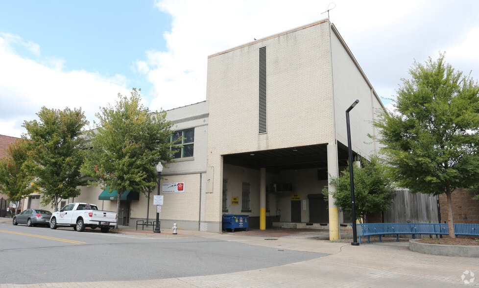 More Photos Of 620 President Clinton Ave, Little Rock Light Distribution For Sale