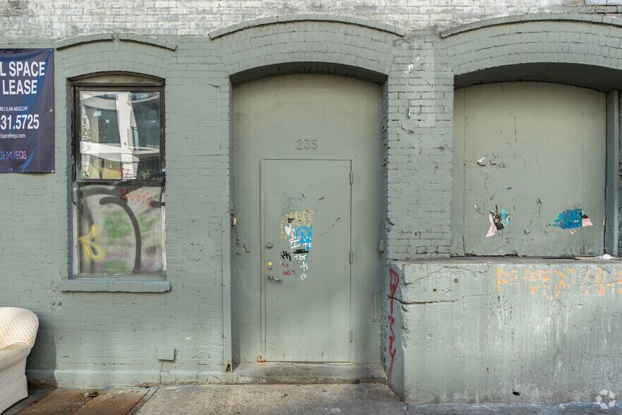 More Photos Of 235 Berry St, Brooklyn Apartments For Lease