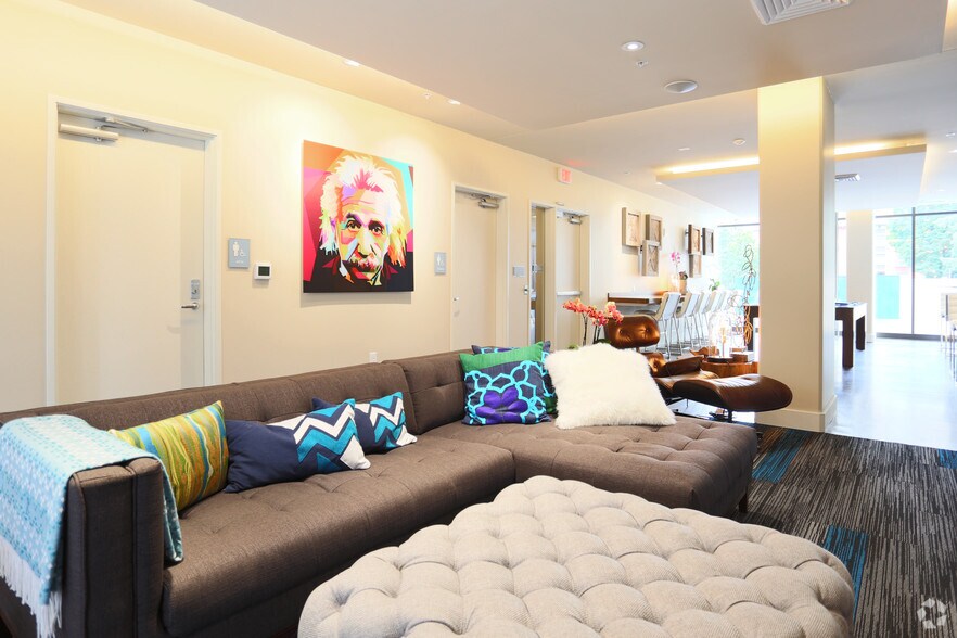 More Photos Of 1221 SW 11th Ave, Portland Apartments For Lease