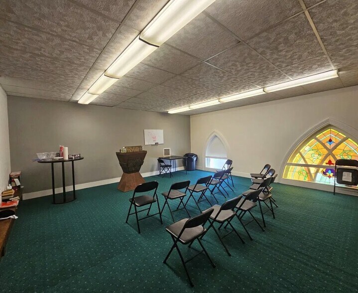 More Photos Of 401 N Vine St, Sparta Specialty For Sale