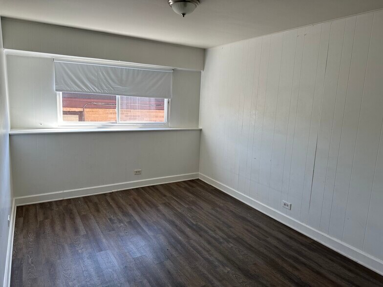 More Photos Of 220-230 Hicks Pl, Palatine Storefront Retail Residential For Sale