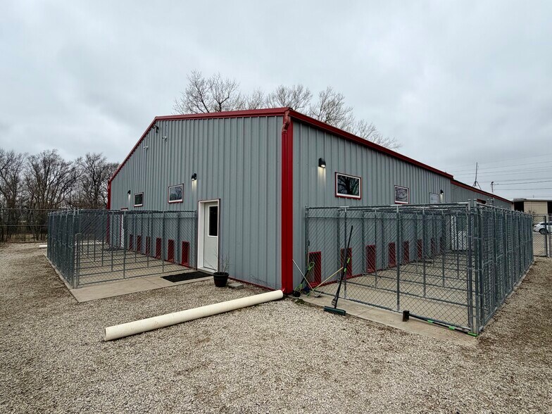 More Photos Of 911 W 1st St, Mcpherson Industrial For Sale