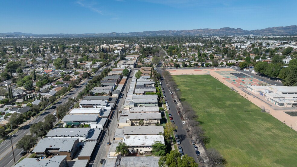More Photos Of 17926 Schoenborn St, Northridge Apartments For Sale