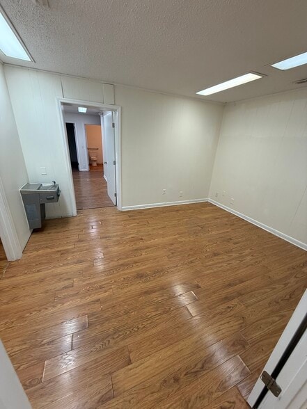More Photos Of 294 S Lowry St, Smyrna General Retail For Sale