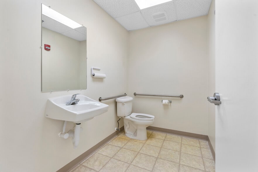 More Photos Of 3163 SE Lionel Ter, Stuart Warehouse For Lease