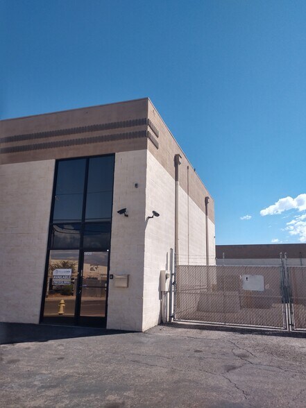 More Photos Of 5820 Wynn Rd, Las Vegas Warehouse For Lease