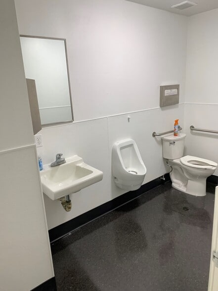 More Photos Of 6110-6130 Valley View Ave, Buena Park Unknown For Lease