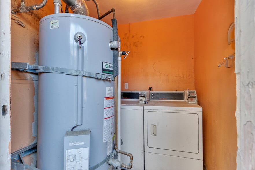 More Photos Of 17945 Roscoe Blvd, Northridge Apartments For Sale