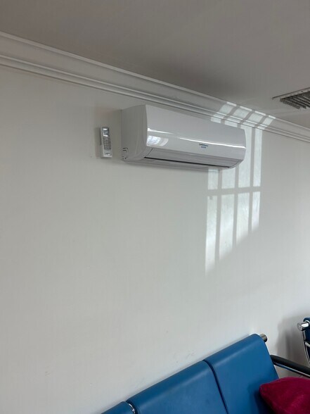 More Photos Of 1081-1083 E 23rd St, Hialeah Office For Lease