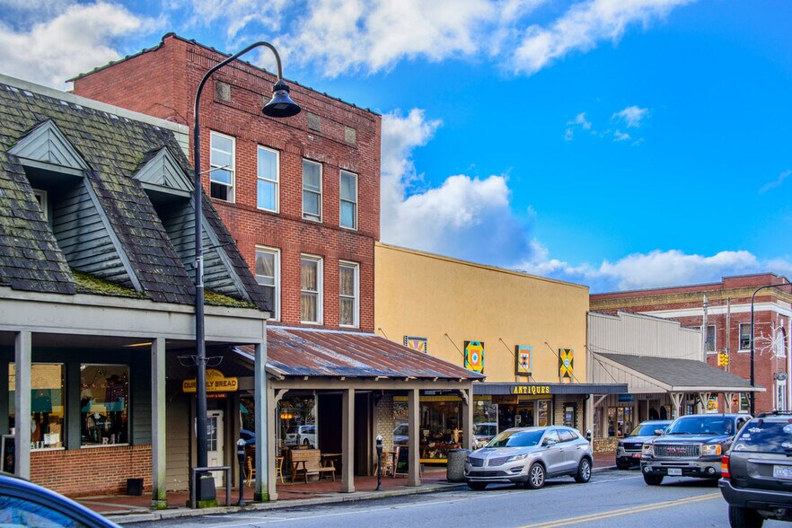 More Photos Of 627 W King St, Boone Restaurant For Lease