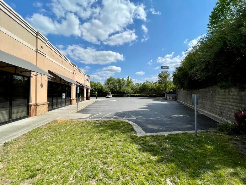 More Photos Of E Innes St, Salisbury Unknown For Lease