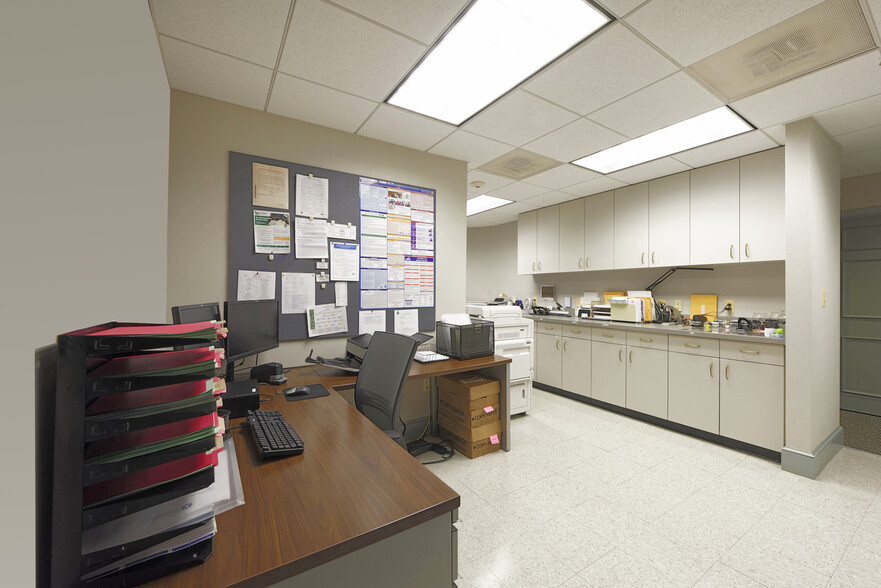 More Photos Of 6 S Pendleton St, Middleburg Office For Sale