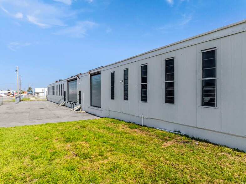 More Photos Of 6721 NW 36th Ave, Miami Distribution For Lease