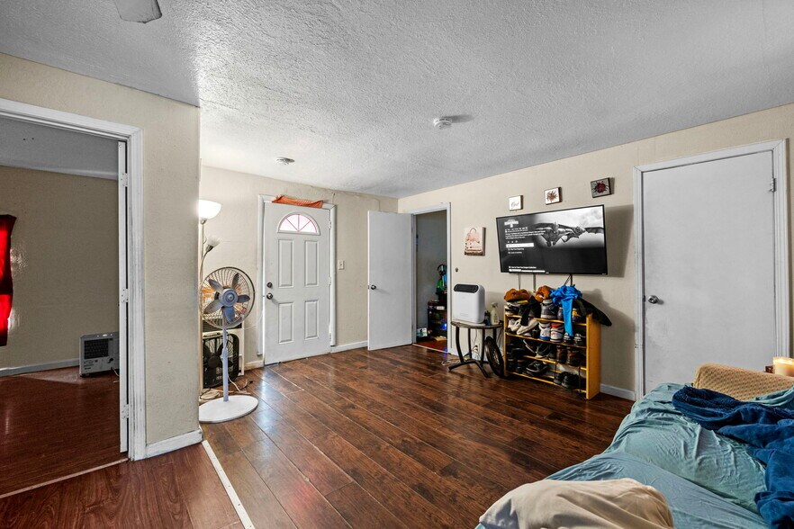 More Photos Of 715 Dixieanne Ave, Sacramento Apartments For Sale