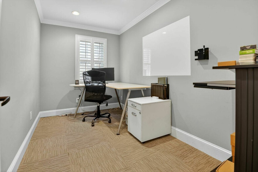 More Photos Of 110 S Columbus St, Alexandria Storefront Retail Office For Sale