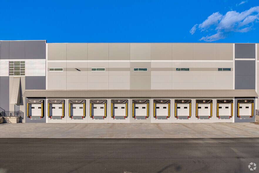 More Photos Of 102-7555 Beedie Way, Delta Warehouse For Lease