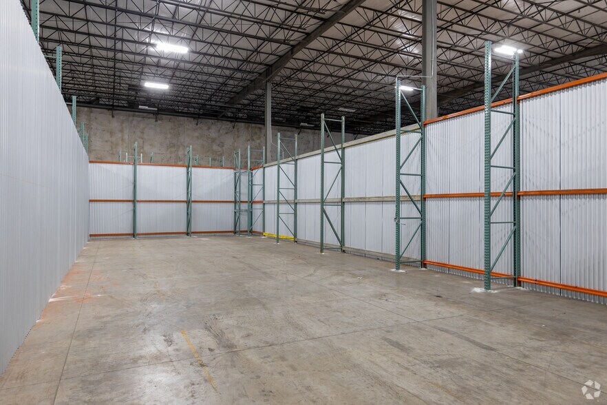 More Photos Of 2507 Investors Row, Orlando Distribution For Lease