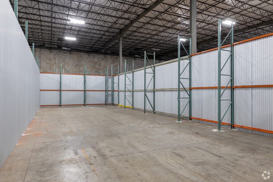 More Photos Of 2507 Investors Row, Orlando Distribution For Lease