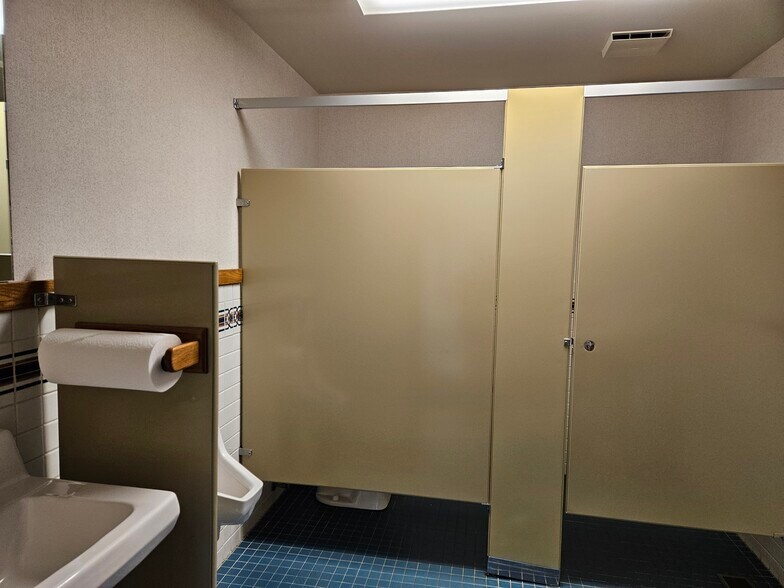 More Photos Of 3165 Cabaret Trl S, Saginaw Office For Sale