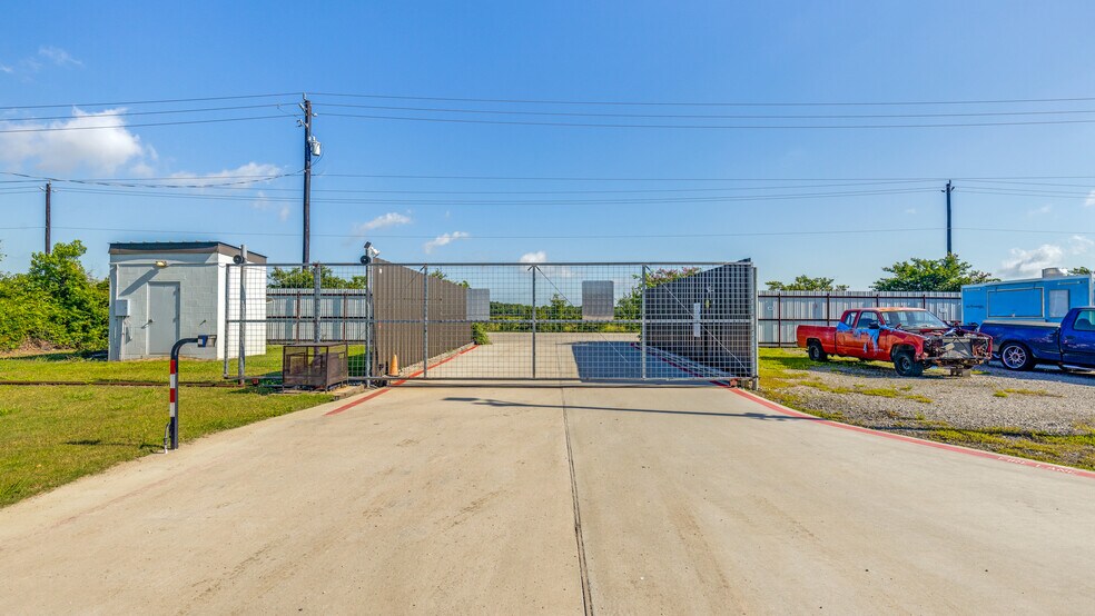 More Photos Of 309 W Archer Rd, Baytown Self Storage For Sale