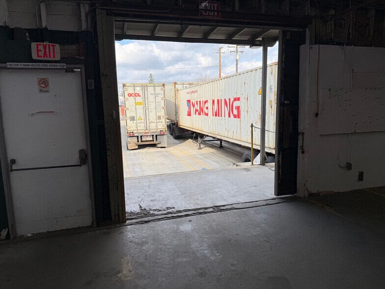 More Photos Of 2300 E Curry St, Long Beach Warehouse For Lease