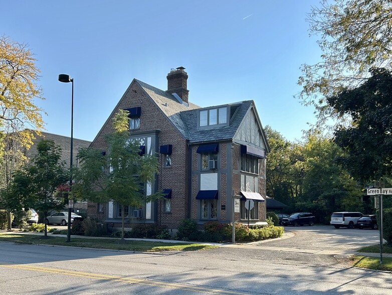 Primary Photo Of 140-144 Green Bay Rd, Winnetka Loft Creative Space For Lease