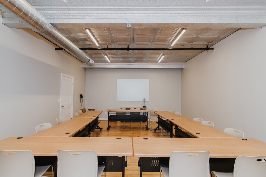 More Photos Of 2700 Cherokee St, Saint Louis General Retail For Lease