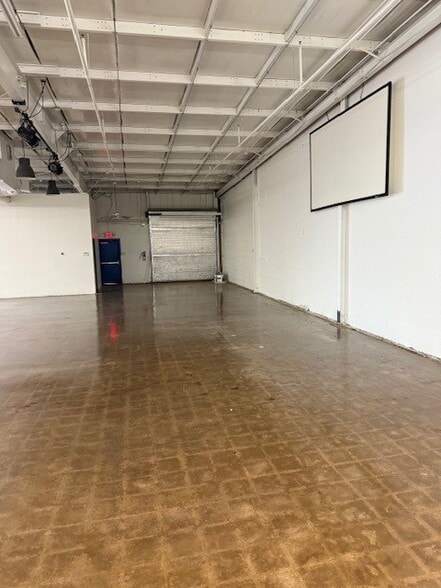 More Photos Of 1649 N Gessner Dr, Houston Storefront For Lease