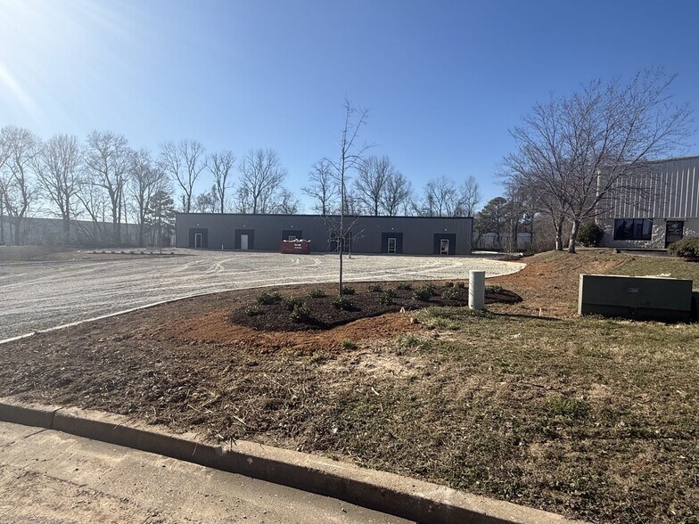 More Photos Of 176 Commerce Center Cir, Jackson Flex For Lease