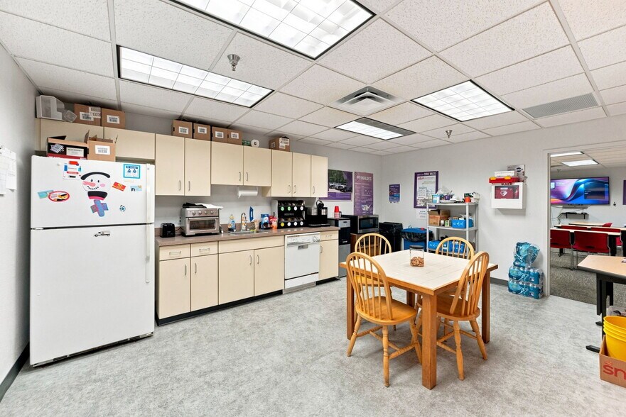 More Photos Of 1365 Hamlet Ave, Clearwater Flex For Lease