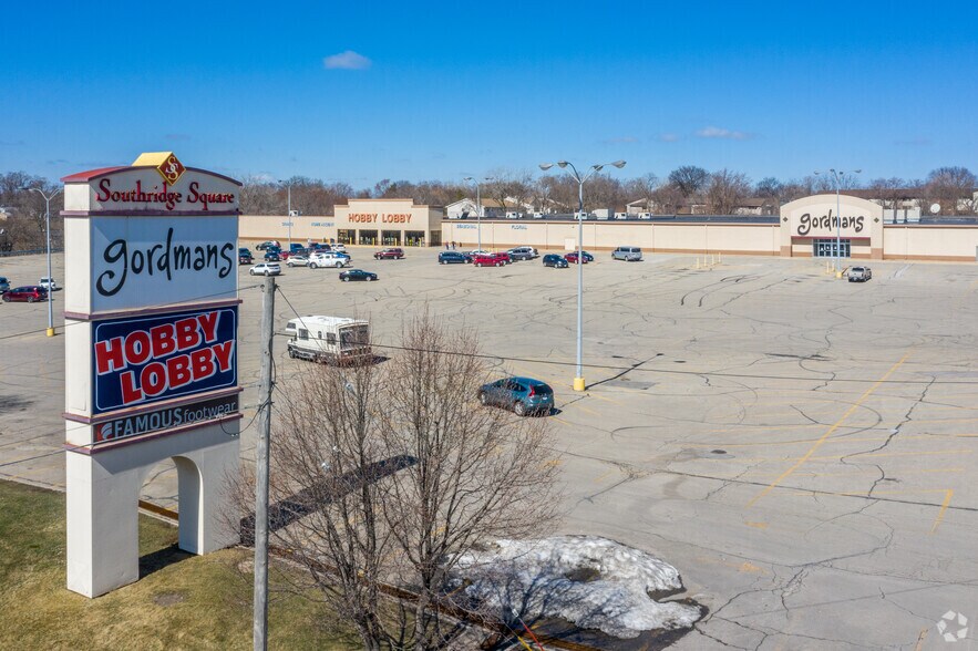 More Photos Of 1160-1300 E Army Post Rd, Des Moines Unknown For Lease