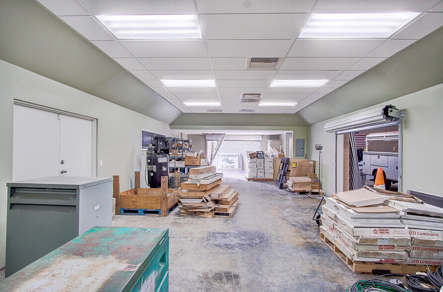 More Photos Of 17303 Roseton Ave, Artesia Warehouse For Lease