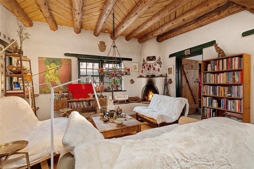 More Photos Of 18 Destierro Trail, Santa Fe Lodge Meeting Hall For Sale