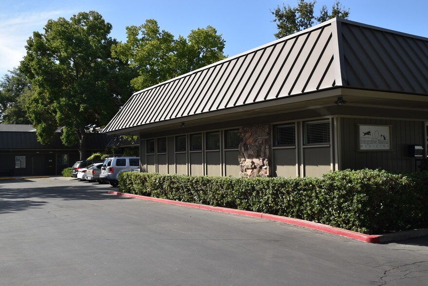 More Photos Of 635 Anderson Rd, Davis Medical For Lease