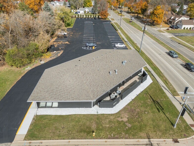 More Photos Of 2009 S Memorial Dr, Appleton Office For Sale