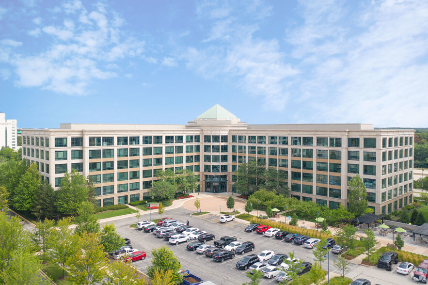 Primary Photo Of 10 N Martingale Rd, Schaumburg Coworking Space