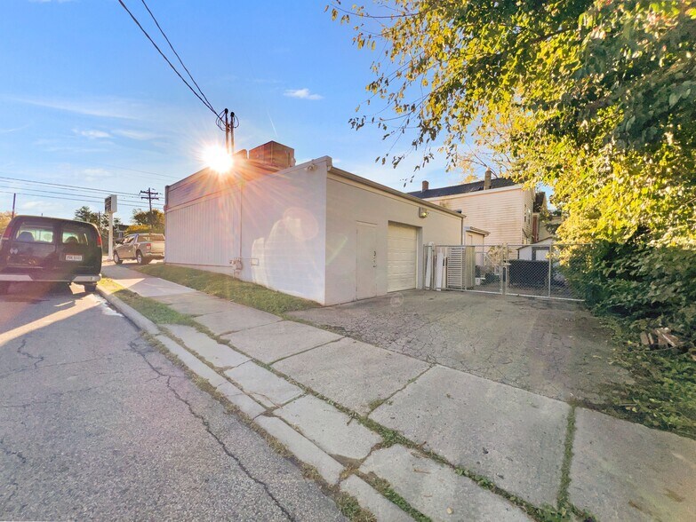 More Photos Of 3415 Glenmore Ave, Cincinnati Freestanding For Sale