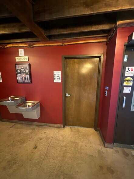 More Photos Of 201 E Center St, Tarpon Springs Bar For Lease