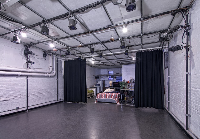 More Photos Of 120 Bank St, New York Schools For Sale